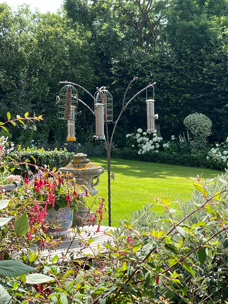 penelope-metal-bird-feeder-tree-pole-watt-garden